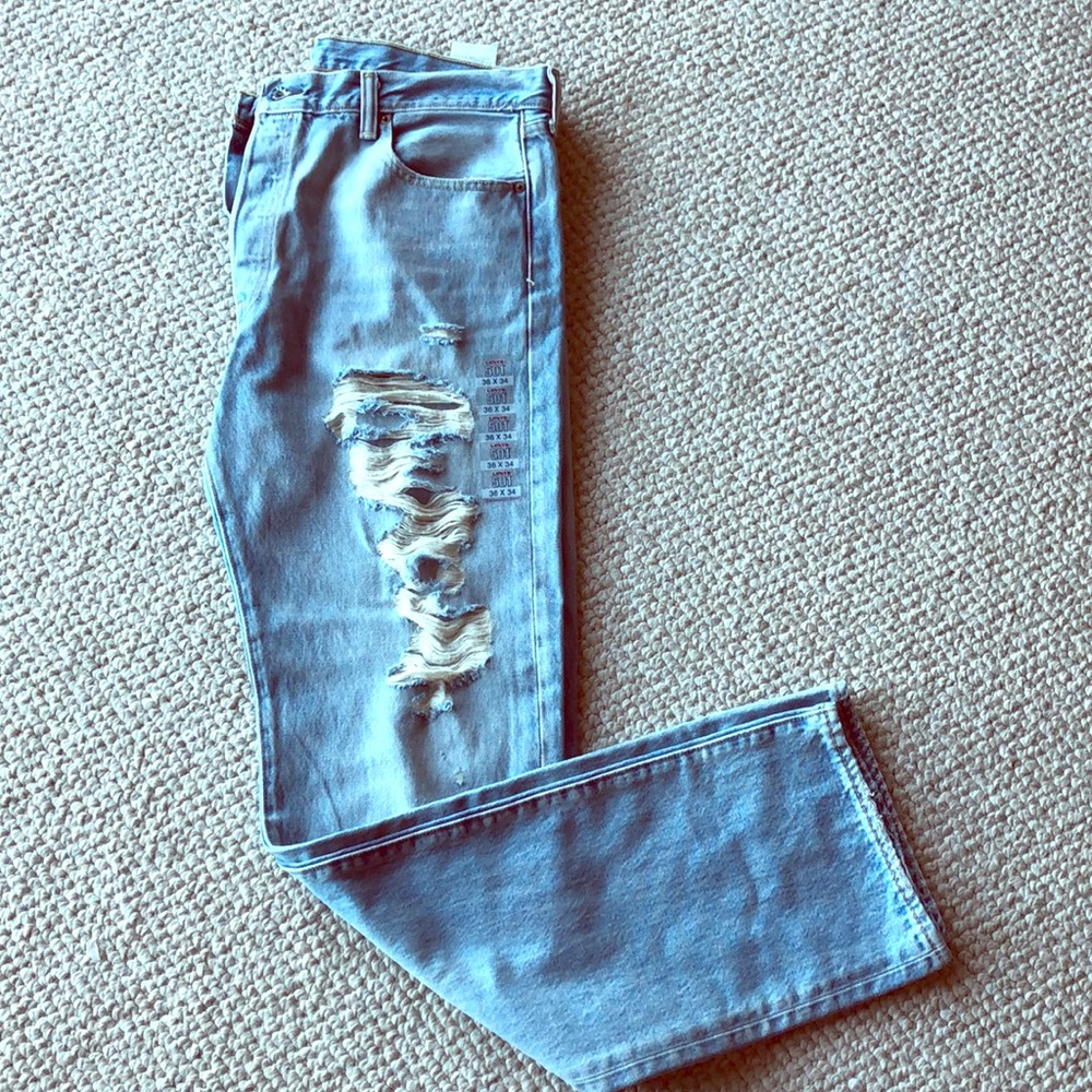 Brand new MENS LEVI’S jeans WITH the TAGS!!